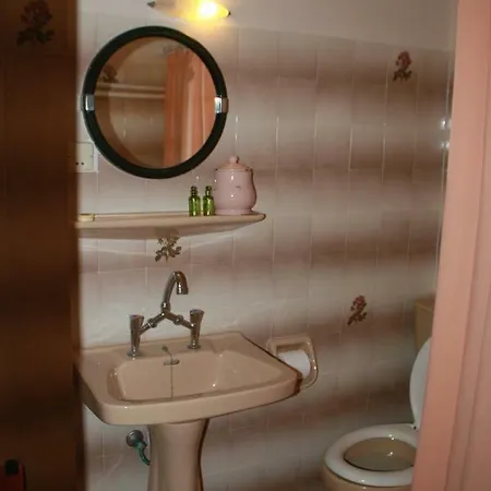 Argostoli Hotel 2* アルゴストリオン