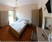 מלון Argostoli Hotel 2*