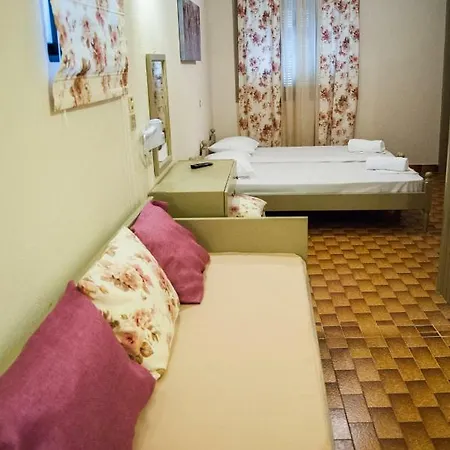 Argostoli Hotel מלון 2*